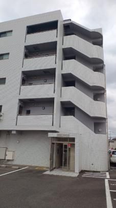 ���ꌧ����s���ɖk�T���ڂ̃}���V�����̌����O��